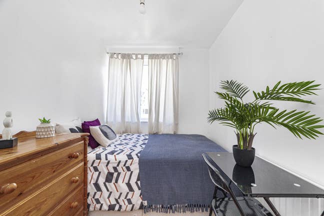Two Doubles In House - Garden + Lounge Main Photo