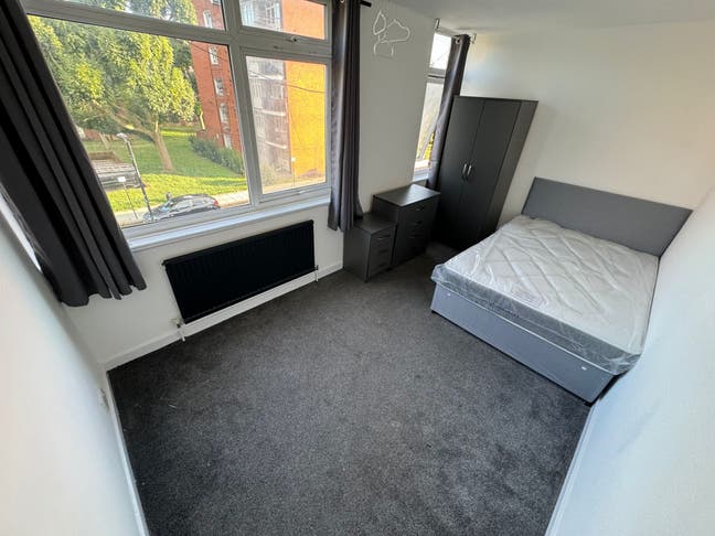 Bright Double *Refurbished 6Bed walk to Kennington Main Photo