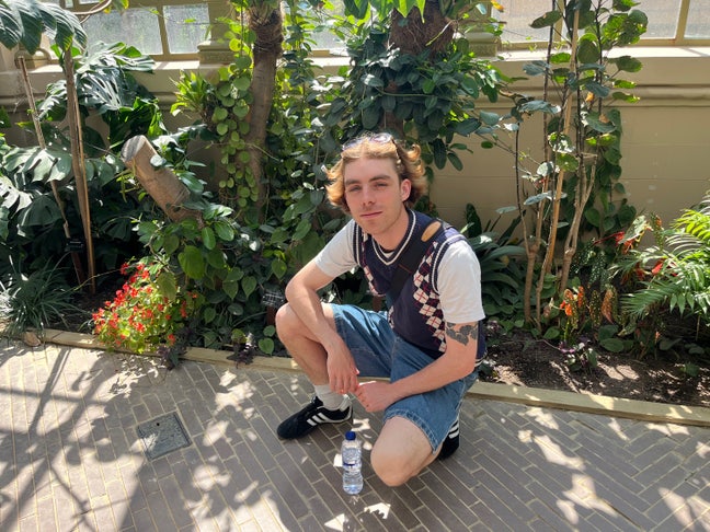 Looking for a long term room in south east! Main Photo