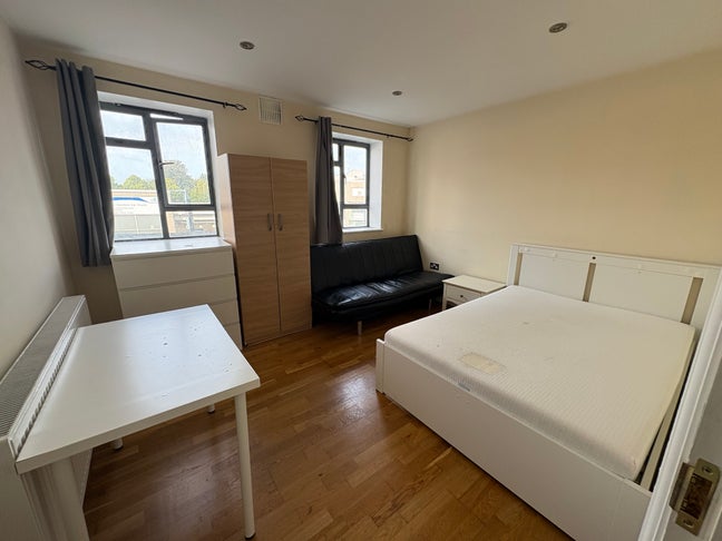 Lovely Rooms in Centre Main Photo