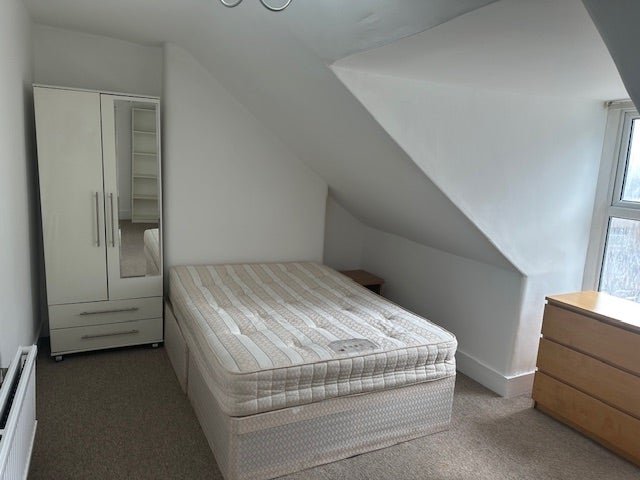 Spacious 2 double bedroom duplex flat in Hendon Main Photo