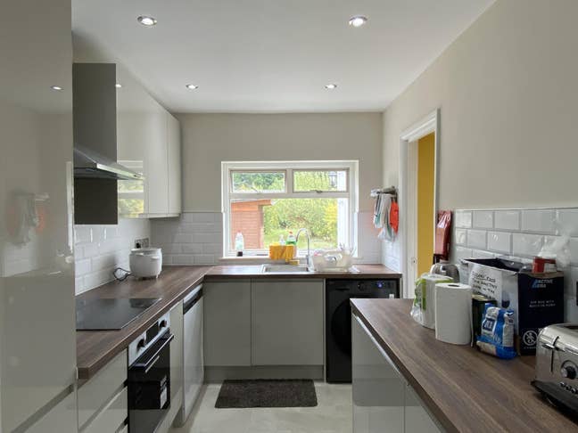 Single room in newly renovated semi-detached house Main Photo
