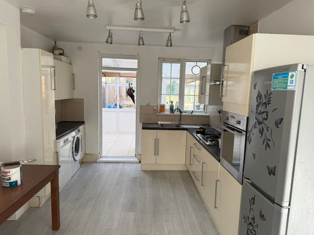 Stunning 3 Bedroom House For Let in Tooting SW17 Main Photo