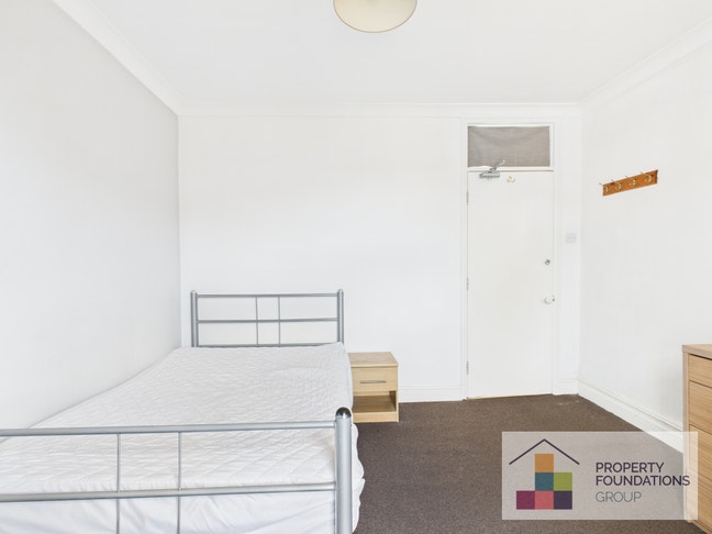 Double Room To Let Main Photo
