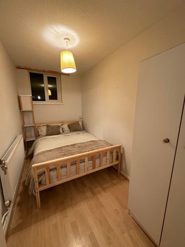 Double Room in Sociable 5Bed House *walk to Oval Main Photo