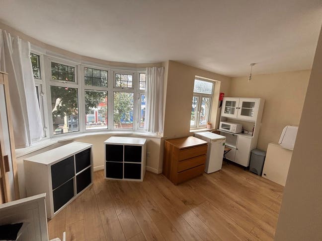 Studio to let in Turnpike Lane/ Hornsey, N8 Main Photo