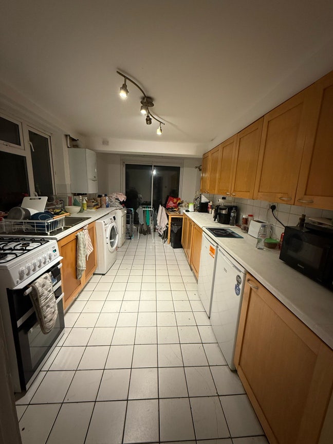Room for rent in Wimbledon Main Photo