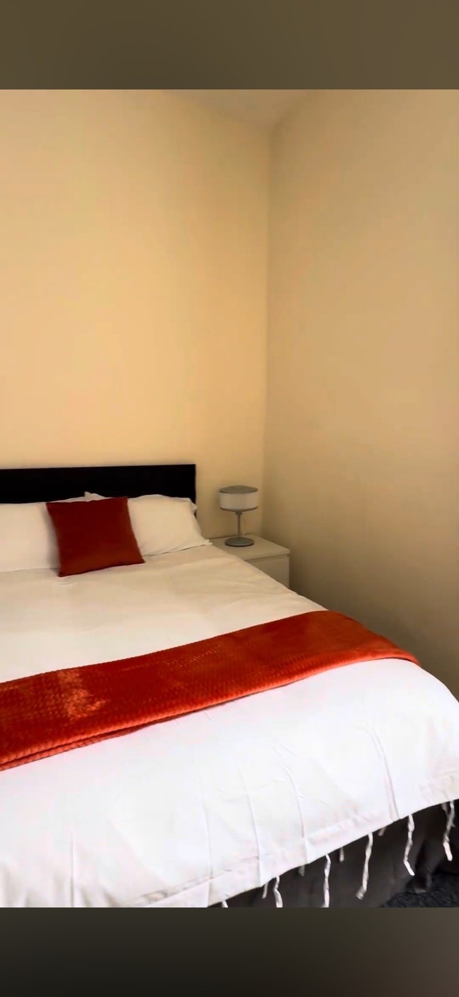 Double room -Botanic  Gardens -bills included  Main Photo