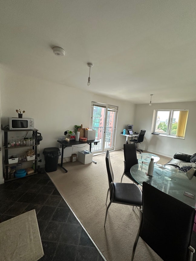 Ensuite room in a 2-bed apartment Main Photo