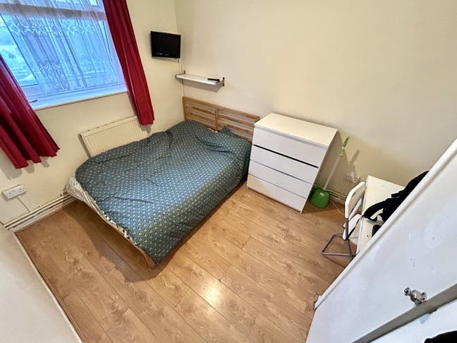 Nice Double Room in Bow E3 - All Bills Included Main Photo