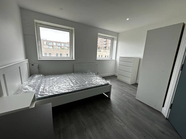 Bright & Spacious EnSuite Room – Riverside Living Main Photo