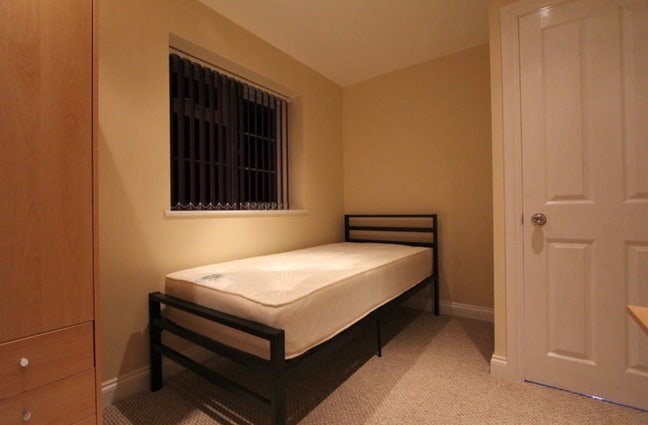 Female only* Single En-suite room Main Photo