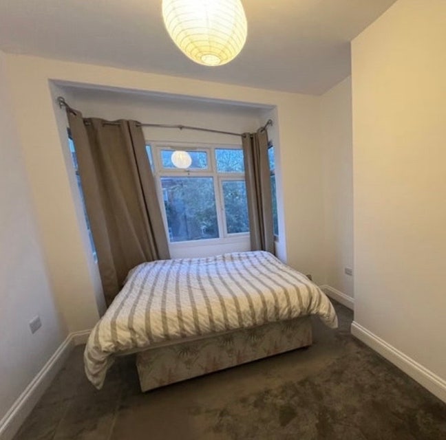Weekends only - Lovely quite double room  Main Photo
