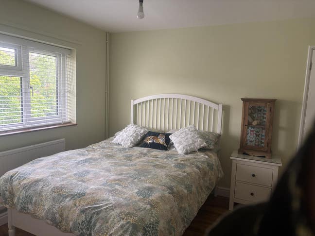 Spacious double size room for single occupancy.  Main Photo