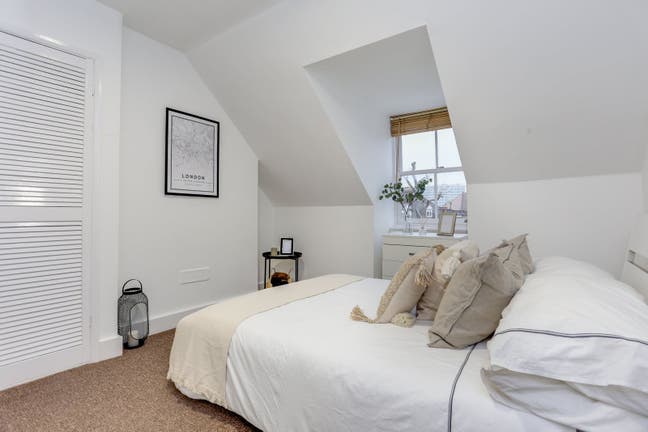 Lovely Double Bedroom in Cosy Chiswick Flat W4 Main Photo