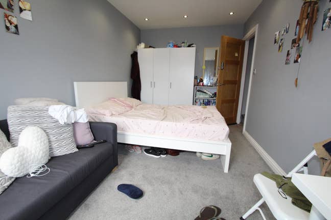 “Bright Modern Rooms + Terrace- E1 Main Photo