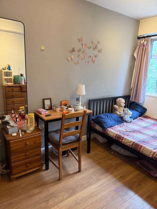 Female Tenancy Takeover- Spacious Double Room  Main Photo