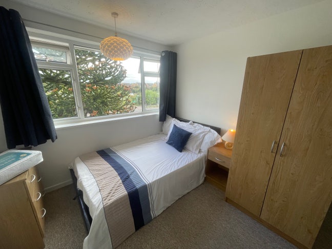 Double Room. No Couples. No Pets. Main Photo
