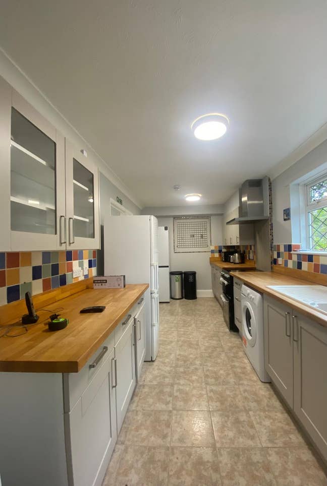 NEW ensuite rooms, private kitchen & ample parking Main Photo