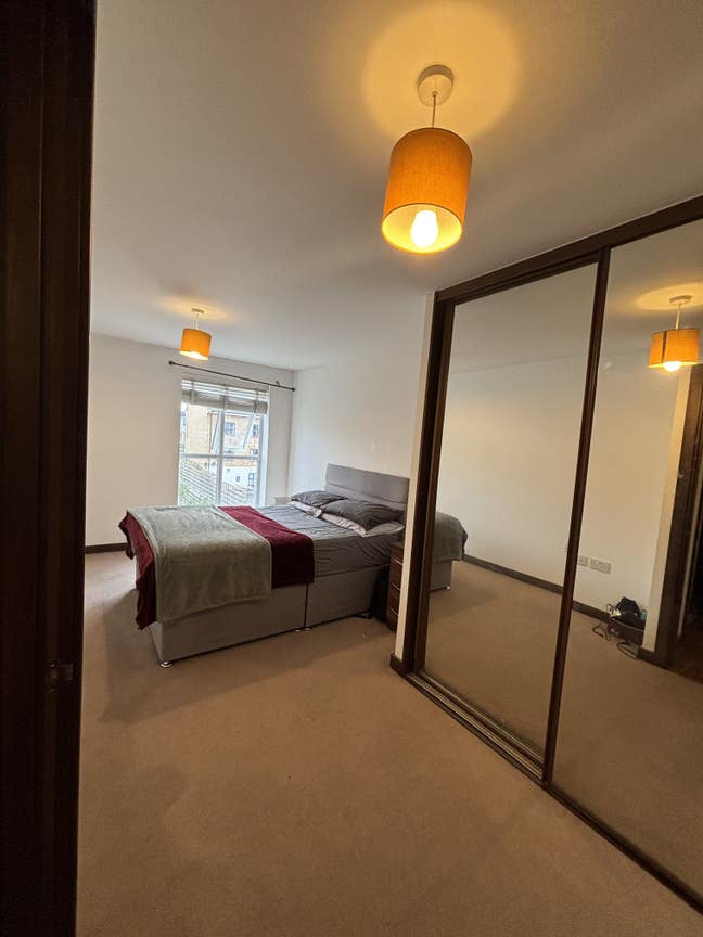 Ensuite room available on sharing basis for female Main Photo