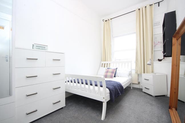 * Three great doubles In prime location nr tube-W5 Main Photo
