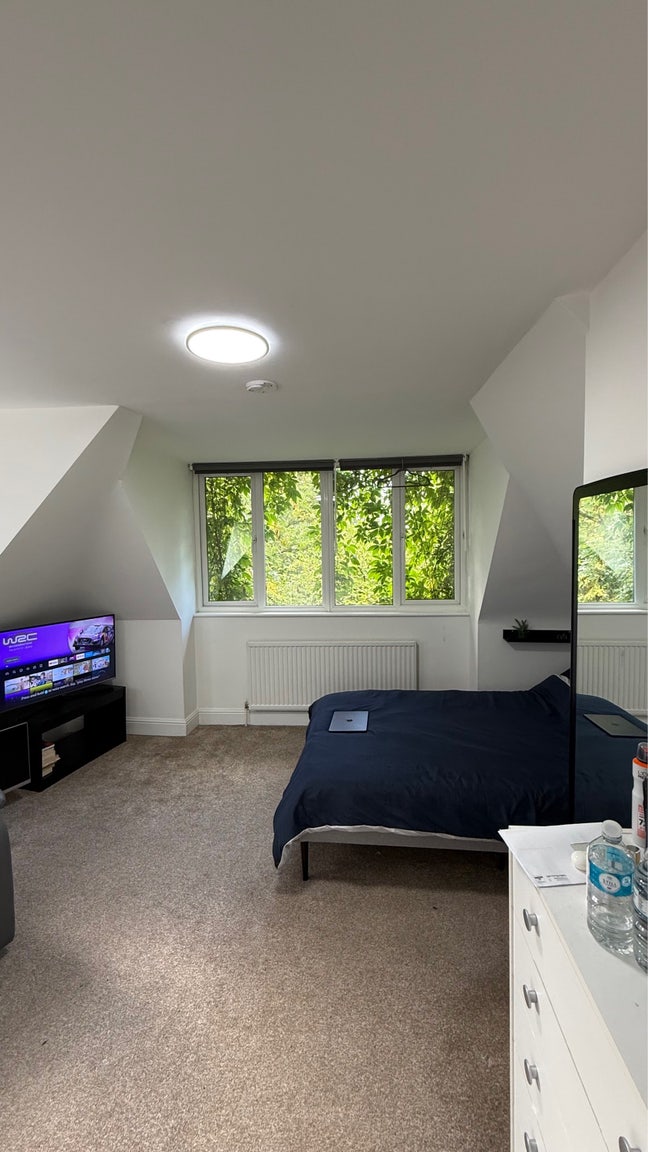 Bright En-Suite in Golders Green - Great Location Main Photo