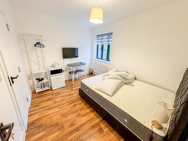  En-suite double rooms to rent in Wood Green Main Photo