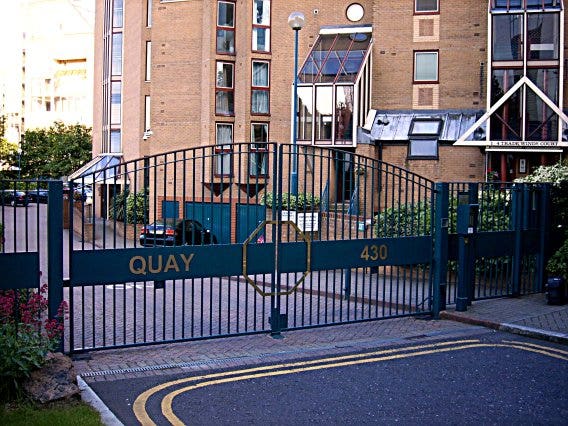 Rooms to rent in Tower Bridge in gated development Main Photo