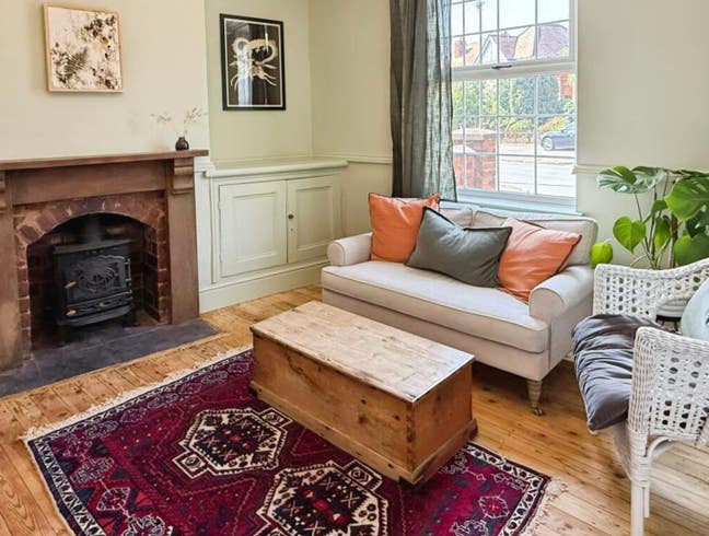 Double room in beautiful character home Main Photo
