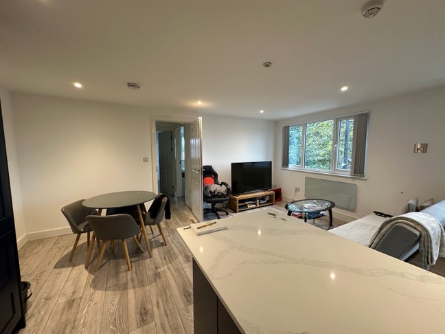 Stunning Two Bedroom in W13 No bills  Main Photo