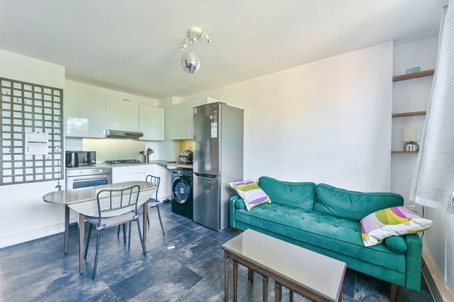 1  Room in a gorgeous 3 bed flat share Streatham  Main Photo