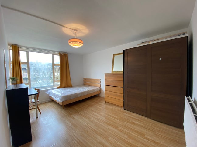 Large Double Room in Poplar/Canary Wharf Main Photo