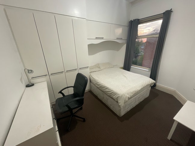  Double room available in Salford Main Photo