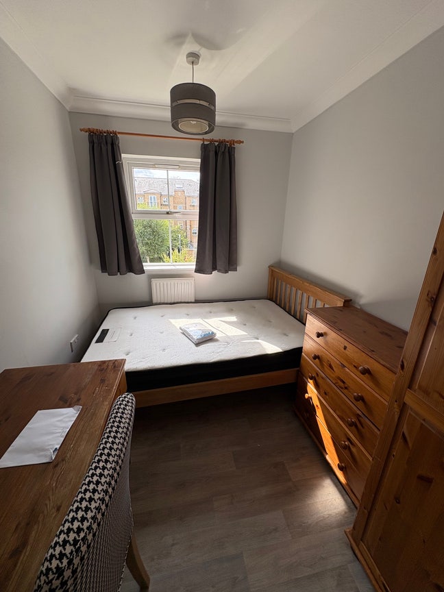Room for Rent - available now Main Photo