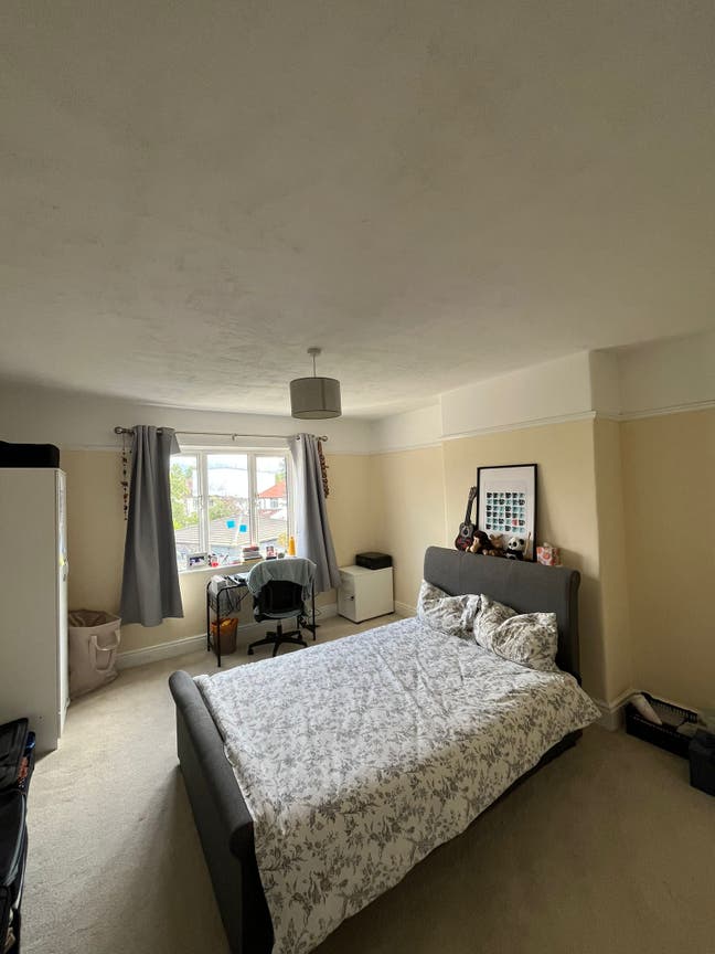 Large double room available in Horfield  Main Photo