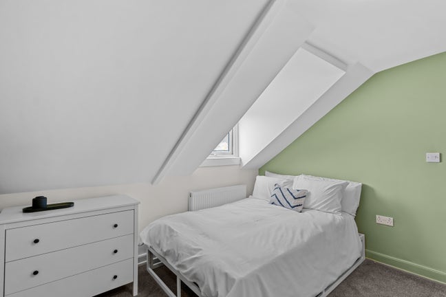 ✨ Stunning Rm Overlooking Freedom Fields Park ✨ Main Photo