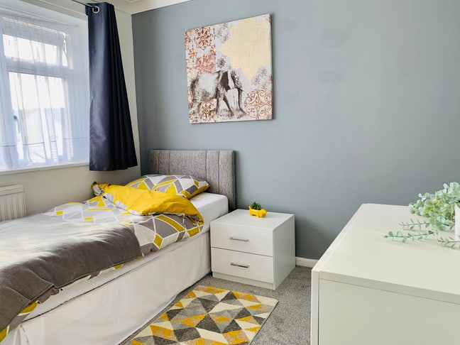 All bills included - close to Stansted Airport  Main Photo
