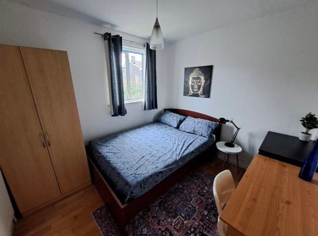 Cozy Double Room in Caledonian Road  Main Photo