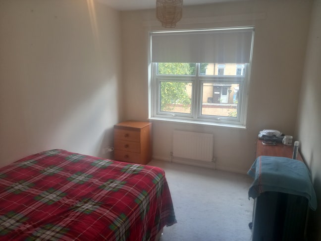 Shared Room in AL10 Main Photo
