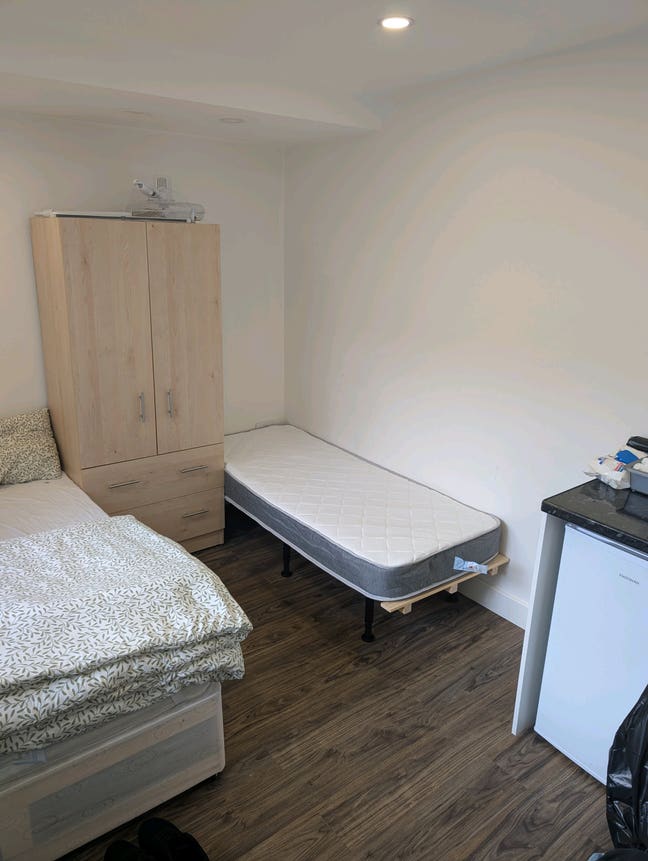 Bright En-Suite Double Room with Private Kitchen Main Photo