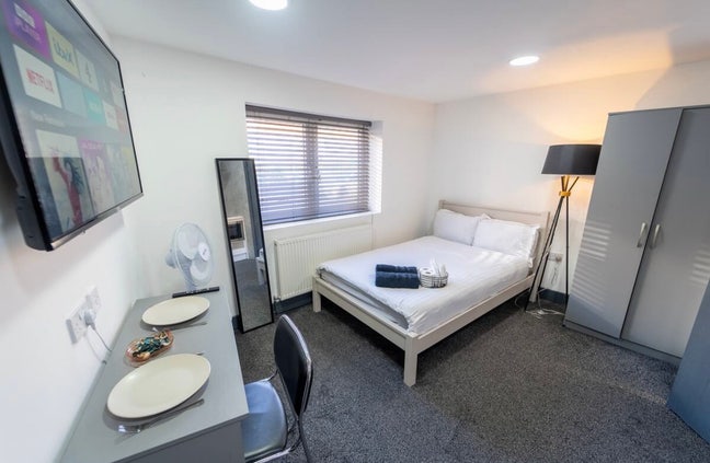 Student offer Studio opposite UOB! 🔥 Main Photo