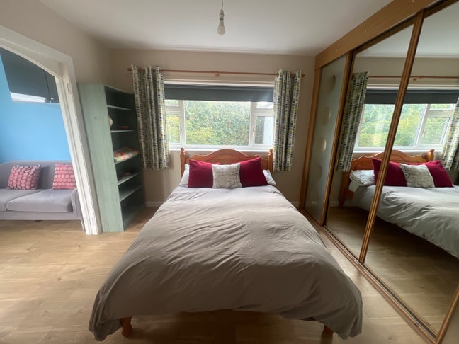 Double bed self contained flat Main Photo