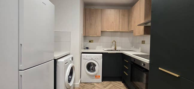 Spectacular 5 Bedroom House in New Road - PE2 Main Photo
