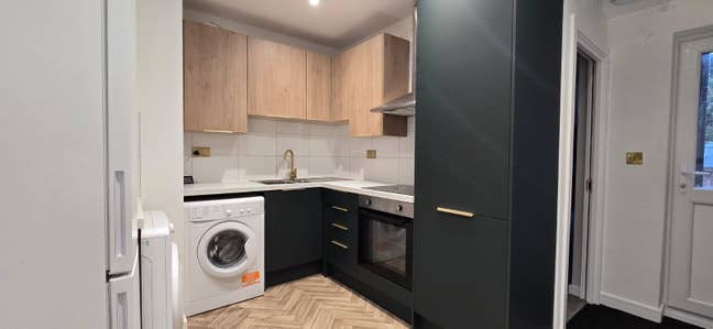 Spectacular 4 Bedroom House in New Road - PE2 Main Photo