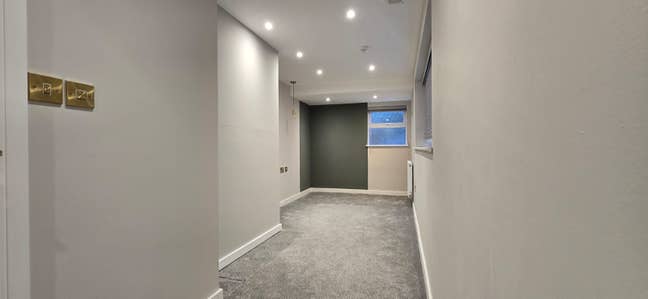 Spectacular 4 Bedroom House in New Road - PE2 Main Photo