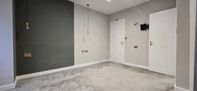 Spectacular 4 Bedroom House in New Road - PE2 Main Photo