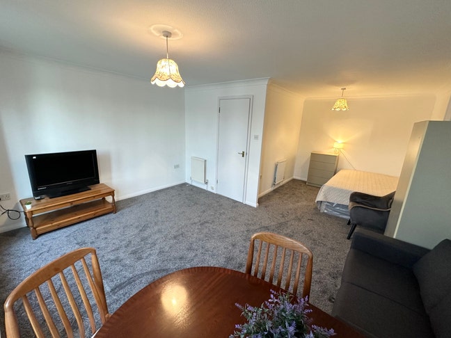 Huge water front view room in 4bed terraced house Main Photo