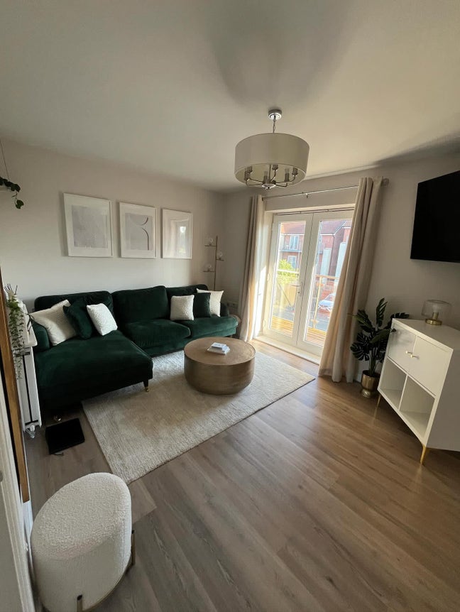 Double room in two bed flat Main Photo