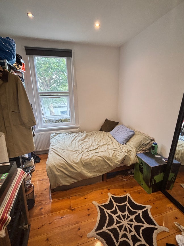 Light and airy double room | Top of Peckham Rye Main Photo