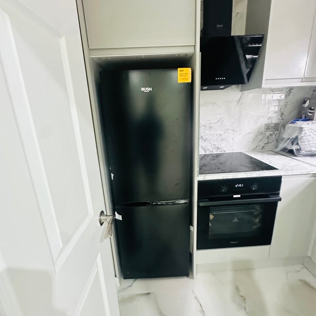 Brand new King size Studio flat to rent Main Photo